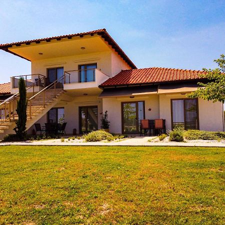 Varkes Suites 2 Nea Moudania Ngoại thất bức ảnh