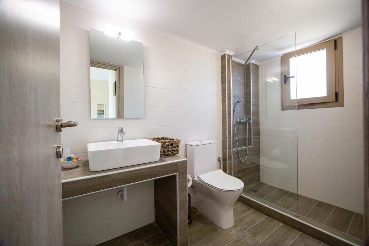 Varkes Suites 2 Nea Moudania Ngoại thất bức ảnh