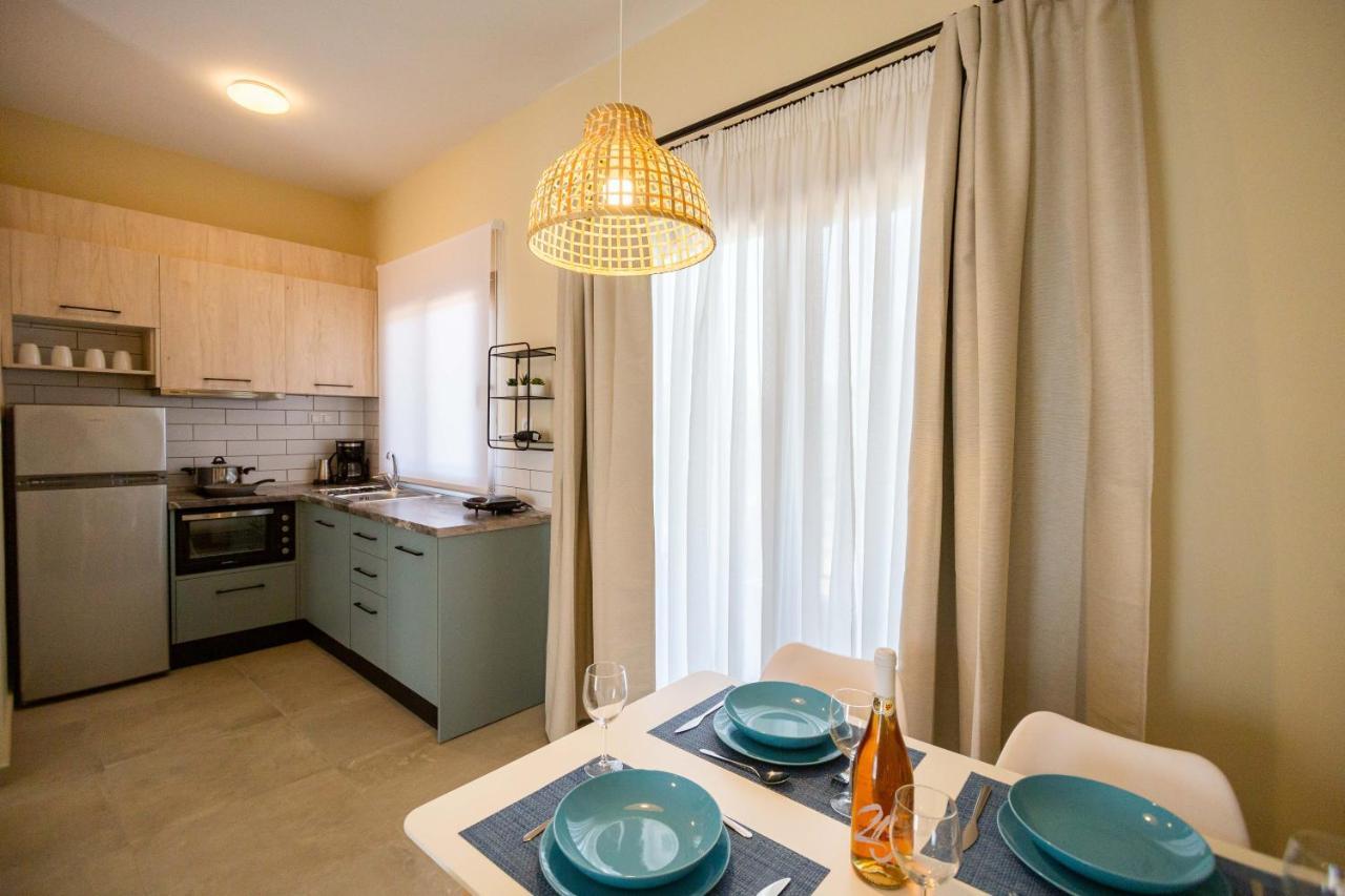 Varkes Suites 2 Nea Moudania Ngoại thất bức ảnh