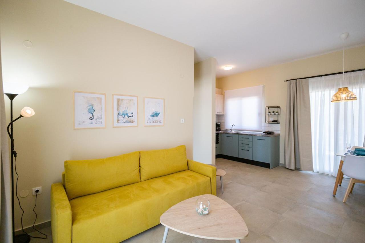 Varkes Suites 2 Nea Moudania Ngoại thất bức ảnh