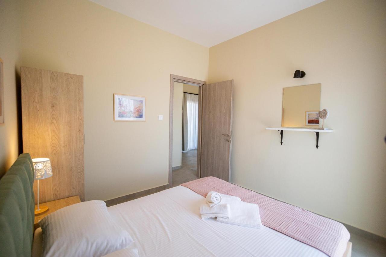 Varkes Suites 2 Nea Moudania Ngoại thất bức ảnh