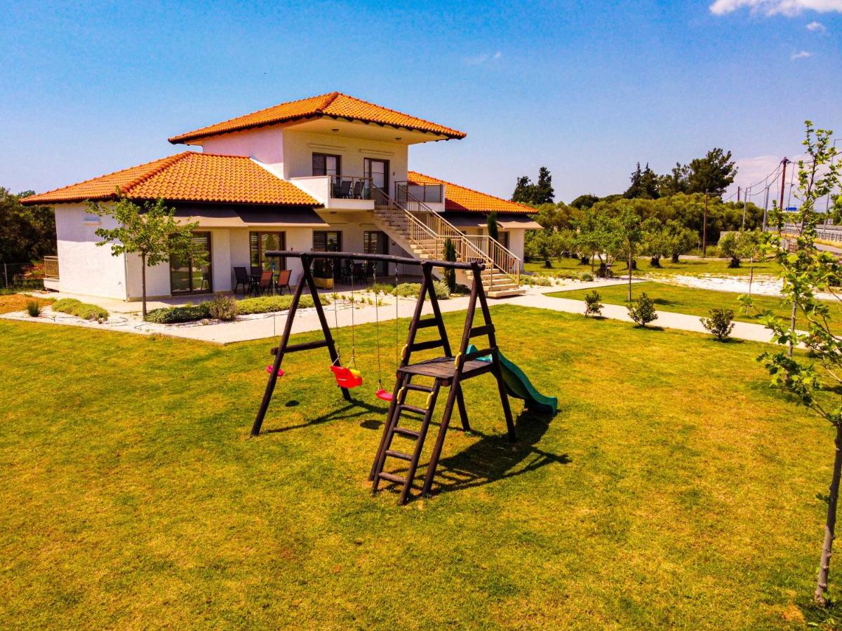 Varkes Suites 2 Nea Moudania Ngoại thất bức ảnh